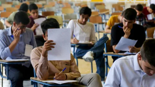 خانواده ها از مراجعه به مراکز آزمون در روزهای امتحانات غائی اجتناب کنند