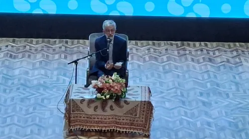 هدف استکبار از جنگ، بازپس گیری انقلاب از ملت ایران است