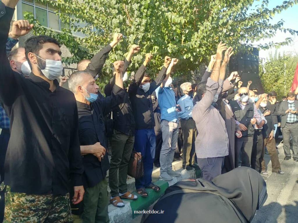 تجمع مردم انقلابی مقابل سفارت فرانسه در تهران